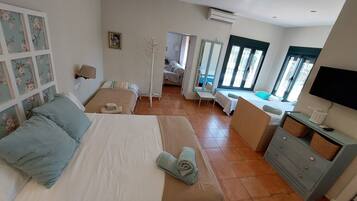 4 slaapkamers, een strijkplank/strijkijzer, gratis wifi, beddengoed