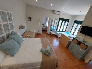 4 bedrooms, iron/ironing board, free WiFi, bed sheets - THE PATIO OF THE LEMON TREE IN LA BARROSA BEACH (Chiclana de la Frontera)