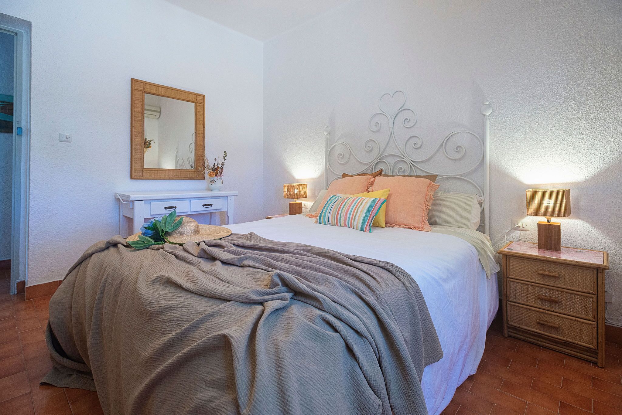 4 chambres, fer et planche à repasser, Wi-Fi gratuit, draps fournis