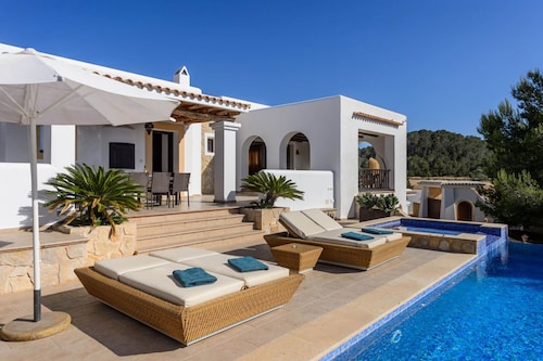 Special offer: Villa Almond with sea views