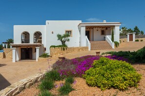 Exterior - Special offer: Villa Almond with sea views (Sant Josep de sa Talaia)