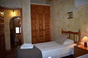 3 chambres, fer et planche Ă repasser, Wi-Fi, draps fournis