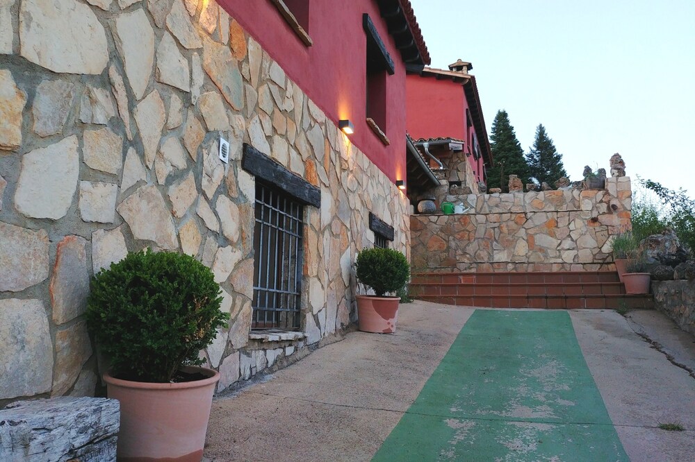 El Escalerón II House | Monteagudillo Accommodation. Patio, barbecue and fireplace