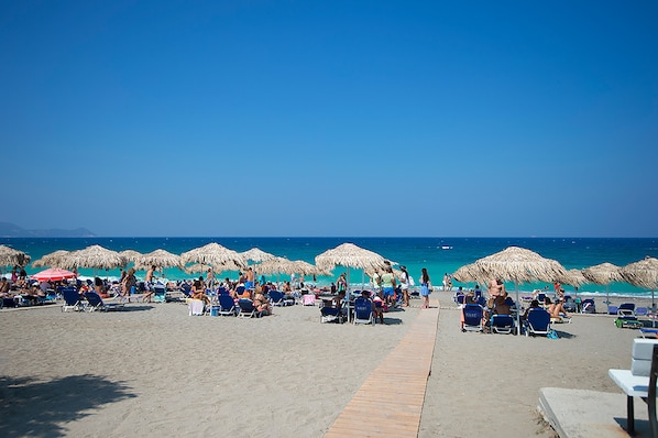 Una spiaggia nelle vicinanze, teli da spiaggia