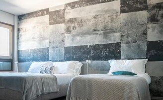 三人房 | 迷你吧、办公桌、隔音、免费 WiFi