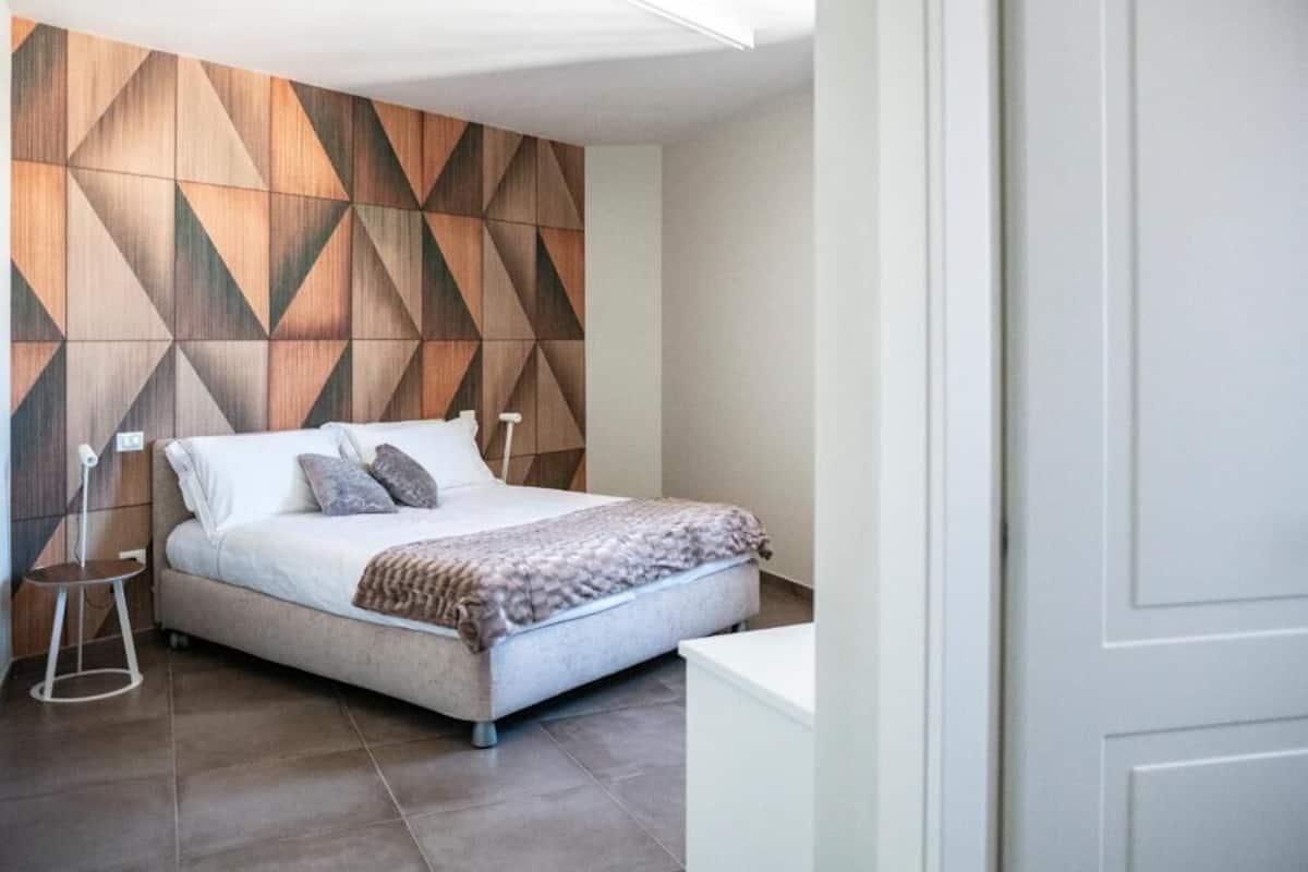 Standard Double Room | Minibar, desk, soundproofing, free WiFi