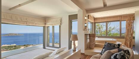 4 bedrooms, desk, iron/ironing board, travel crib