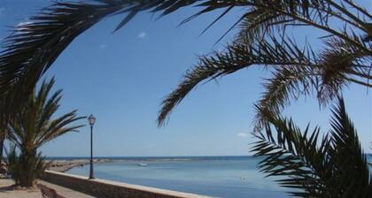Appartement de 2 chambres en bord de piscine dans un complexe en bord de mer, à cÎté de plages de sable fin.