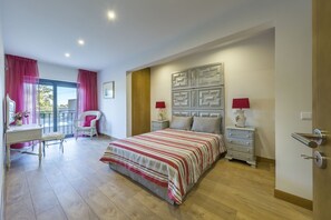 2 chambres, fer et planche à repasser, accès Internet, draps fournis