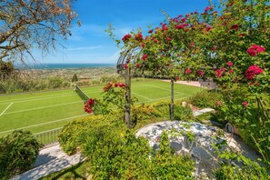 Sports court - Villa Cà ai Venti, sea view, pool, and park on the hills of Viareggio (Corsanico)