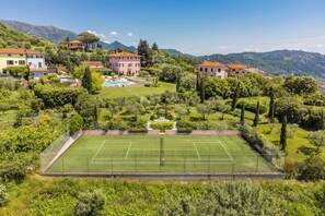 Sports court - Villa Cà ai Venti, sea view, pool, and park on the hills of Viareggio (Corsanico)