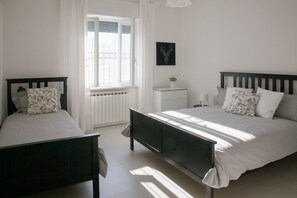 3 bedrooms, iron/ironing board, free WiFi, bed sheets