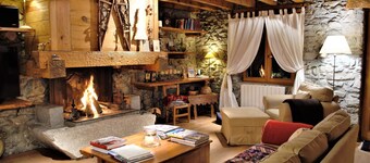 Luxurious Traditional Mountain House for 10 people. Meublé Tourisme 5 Etoiles