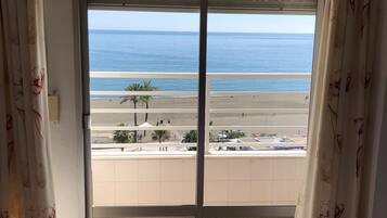 2 slaapkamers, een bureau, een strijkplank/strijkijzer, gratis wifi