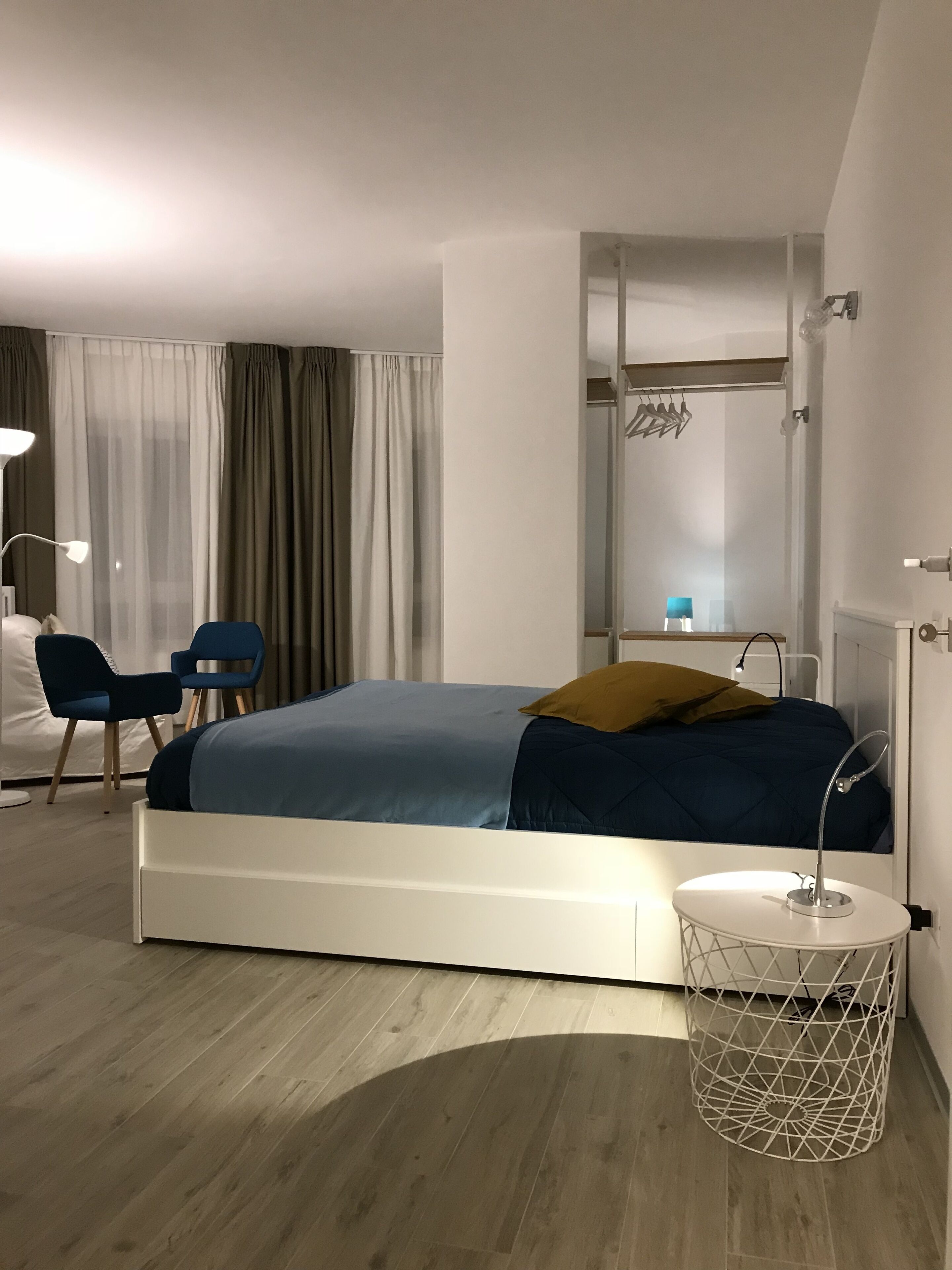 3 Schlafzimmer, Schreibtisch, schallisolierte Zimmer