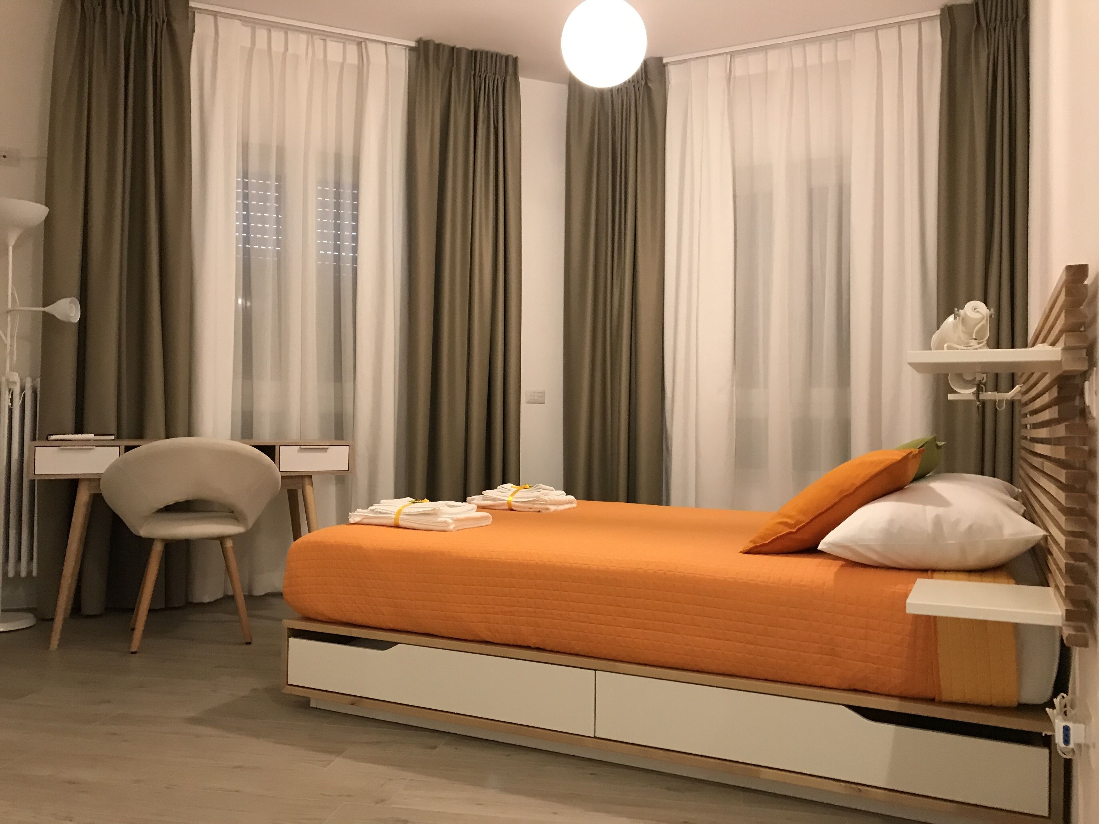 3 bedrooms, desk, soundproofing, iron/ironing board
