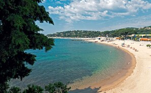 Beach nearby, sun loungers
