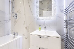 Hair dryer, towels - Luxury 2 Bed apartment- Zone 2 ( 10 mins into Central London)  (London)