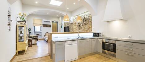 Fridge, microwave, oven, stovetop