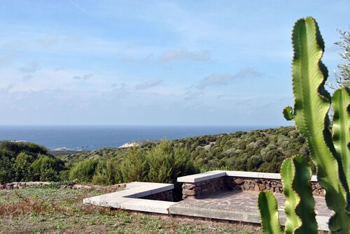 mökki merinäköalalla terassilla / solariumilla, ylellinen puutarha, 2 makuuhuonetta, 1 kylpyhuone