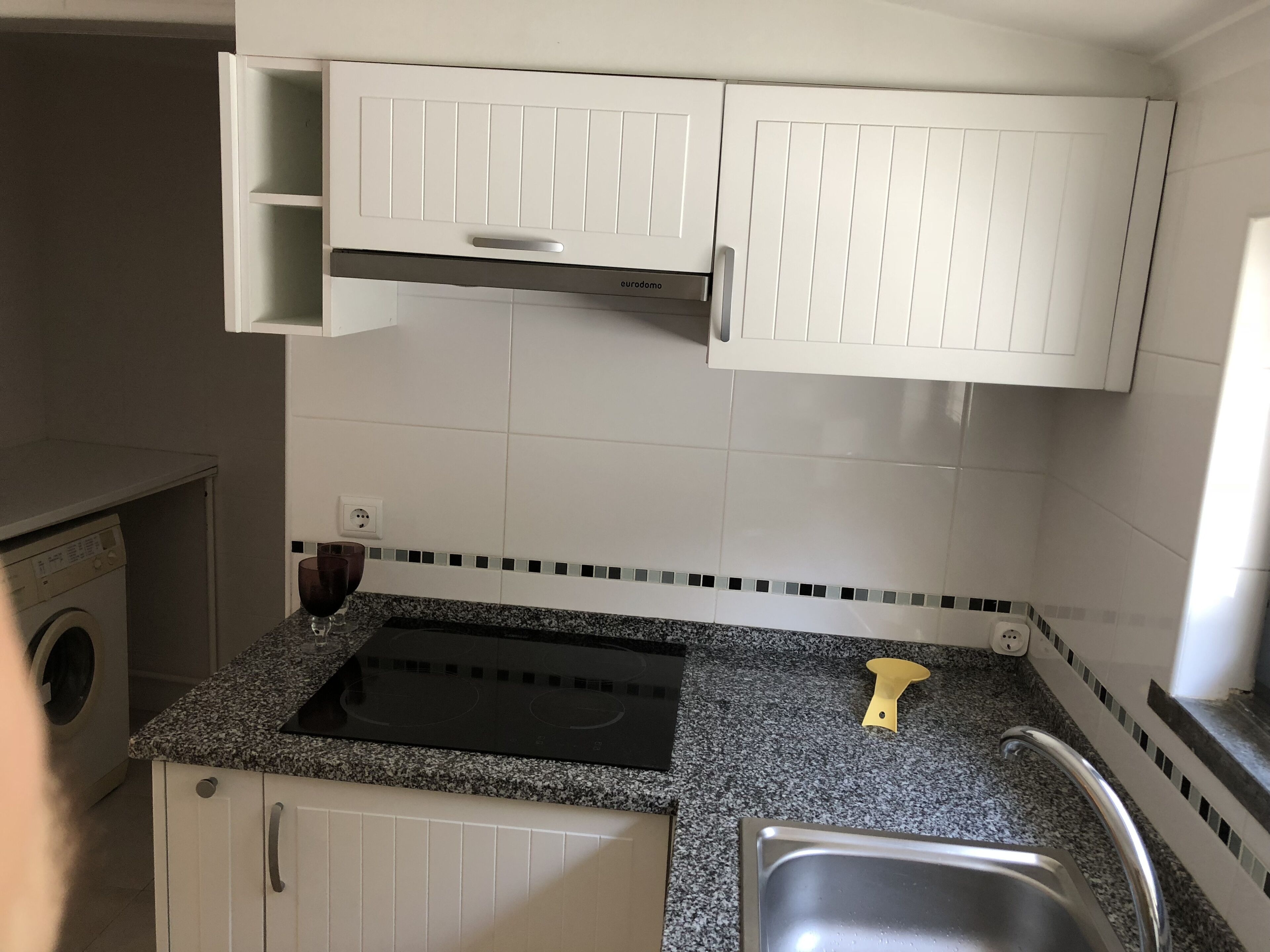 Geladeira, micro-ondas, fogão, cooktop