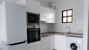 茶具/咖啡用具、冰箱、微波炉、烤箱