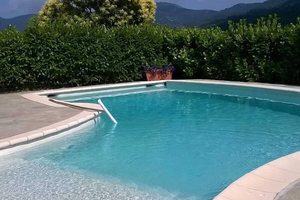 Villa in Garlenda with swimming pool, a few kilometers from the sea of Alassio and the Golf
