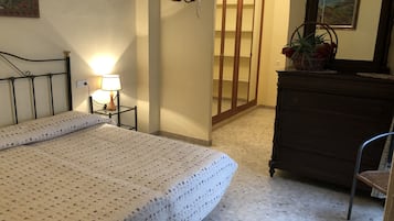 14 bedrooms, iron/ironing board, bed sheets, wheelchair access
