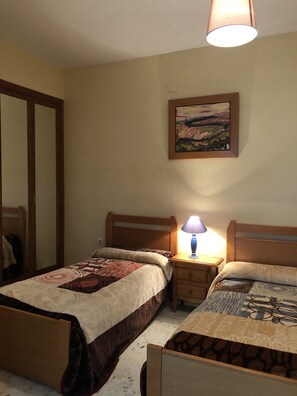 14 bedrooms, iron/ironing board, bed sheets, wheelchair access