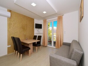 Flat-screen TV - Lobster Apartments (Split)