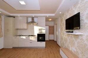 Apartment, 2 Bedrooms | Private kitchen | Fridge, microwave, oven, stovetop