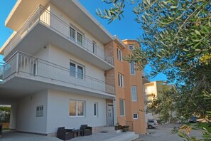 Exterior - Lobster Apartments (Split)