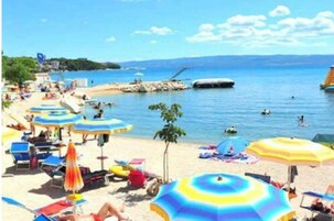 Una playa cerca