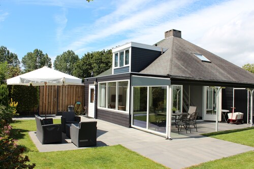 200m vom Meer entfernt 6 Personen Bungalow, in einem kleinen Park mit ebenerdiger Dusche