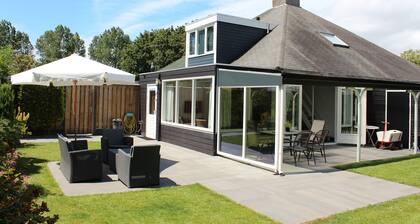 200m from the sea 6 person bungalow, in a small park with walk-in shower