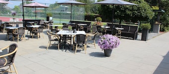 200m from the sea 6 person bungalow, in a small park with walk-in shower