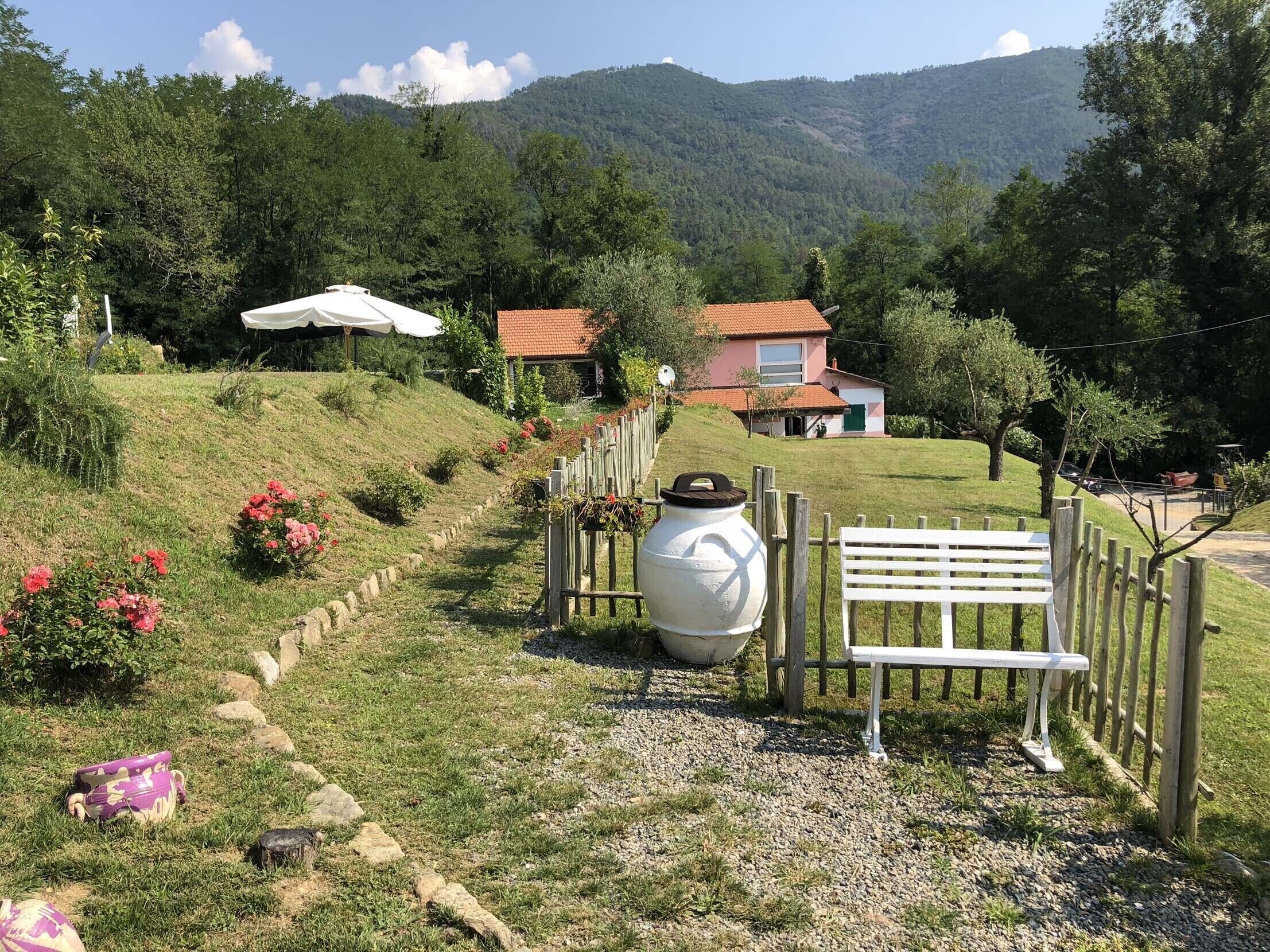 VILLA LIGURE 4 + 2 Pax Exclusive Pool, A / C, Free WiFi, BBQ near Cinque Terre