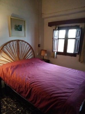 2 bedrooms, desk, iron/ironing board, travel cot