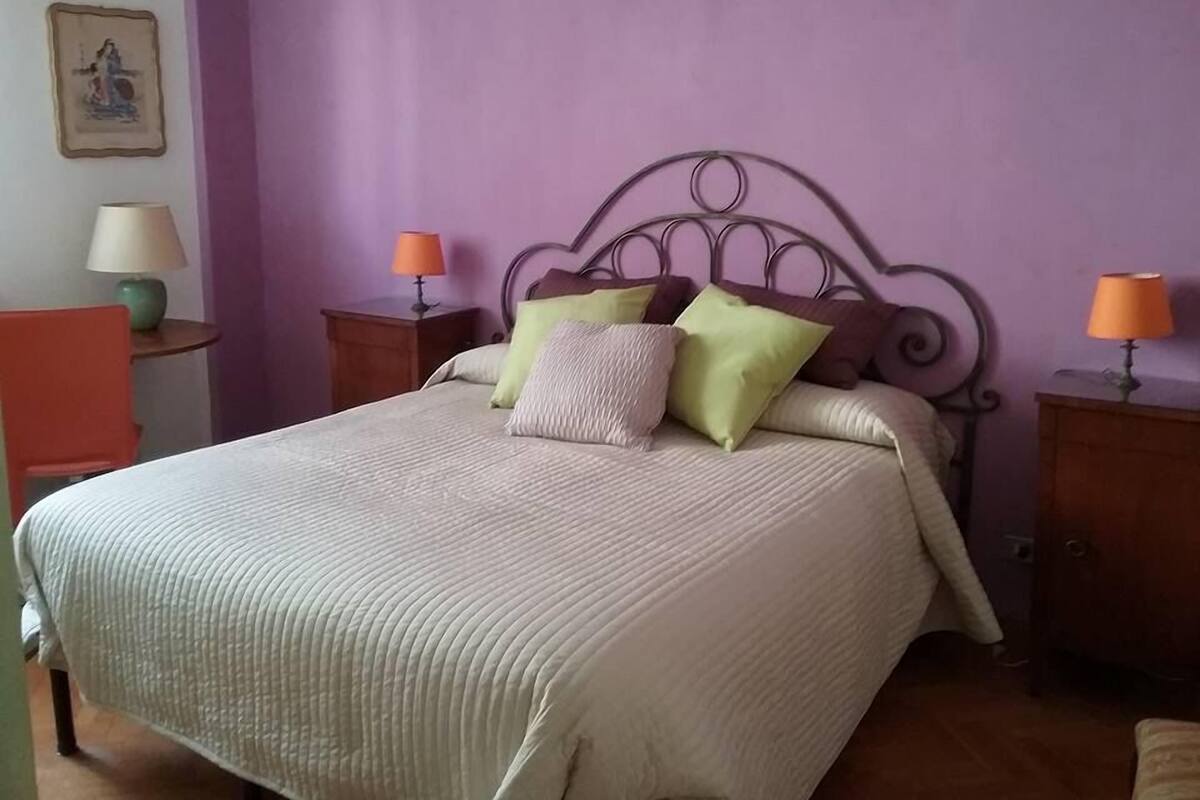 Double Room (V)
