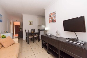 Télévision, lecteur de DVD, chaîne hi-fi