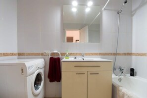 Bathtub, hair dryer, towels