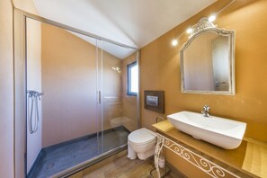 Baignoire, serviettes fournies