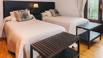 6 habitaciones, tabla de planchar con plancha y wifi gratis