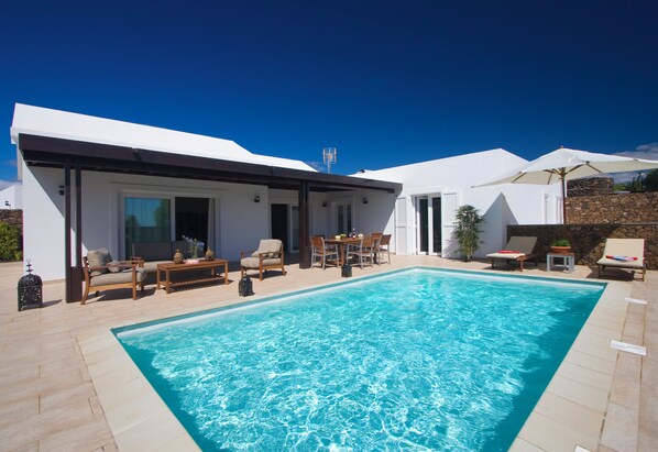 Pool - Modern villa with heated pool, wifi and air conditioning in Los Mojones (Puerto del Carmen, Tías)