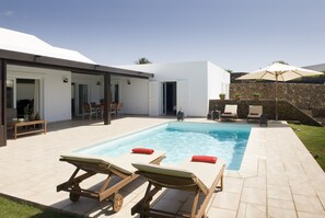 Pool - Modern villa with heated pool, wifi and air conditioning in Los Mojones (Puerto del Carmen, Tías)