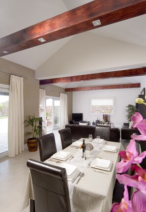 Dining - Modern villa with heated pool, wifi and air conditioning in Los Mojones (Puerto del Carmen, Tías)