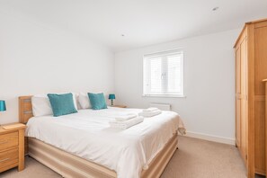 2 bedrooms, iron/ironing board, WiFi, bed sheets - Crysawna, Newquay, close to the beach & amenities (Newquay)