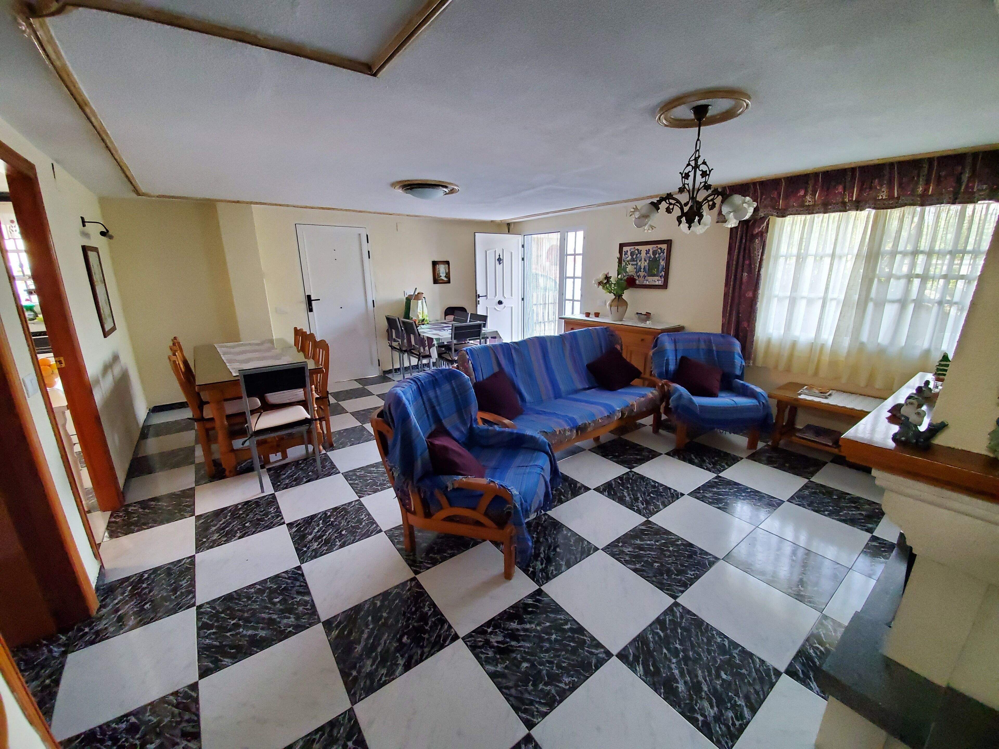 Télévision, cheminée