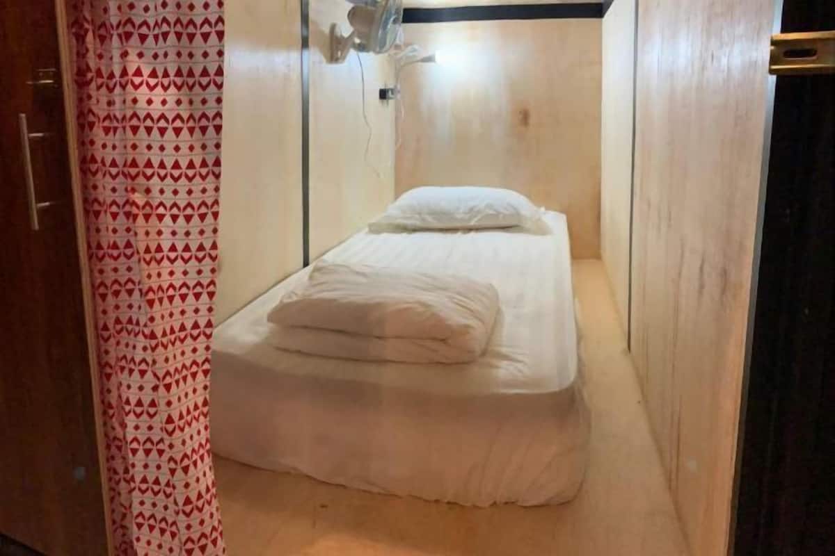 Iron/ironing board (on request), bed sheets