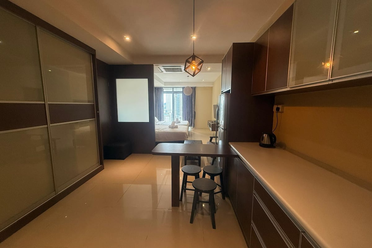 Suite studio familiale, 2 grands lits, non-fumeur, vue sur la ville (Studio Room for 4) | Fer et planche à repasser, literie fournie